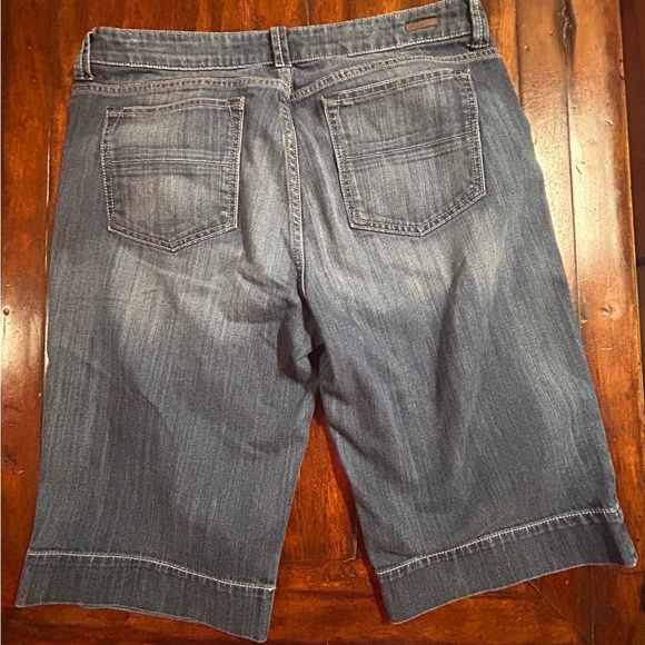 Kut from the Kloth Natalie Bermuda Medium Wash Denim Shorts Women's Size 14 - Picture 2 of 8